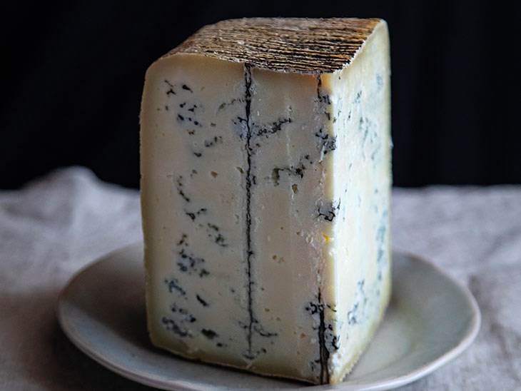 Käse-aus-Büffelmilch | Blu di bufala