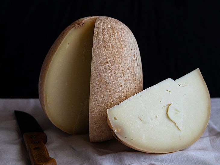Käse-aus-Büffelmilch | Büffel-Caciocavallo